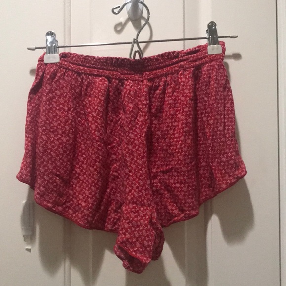 red floral flowy shorts - Picture 3 of 5